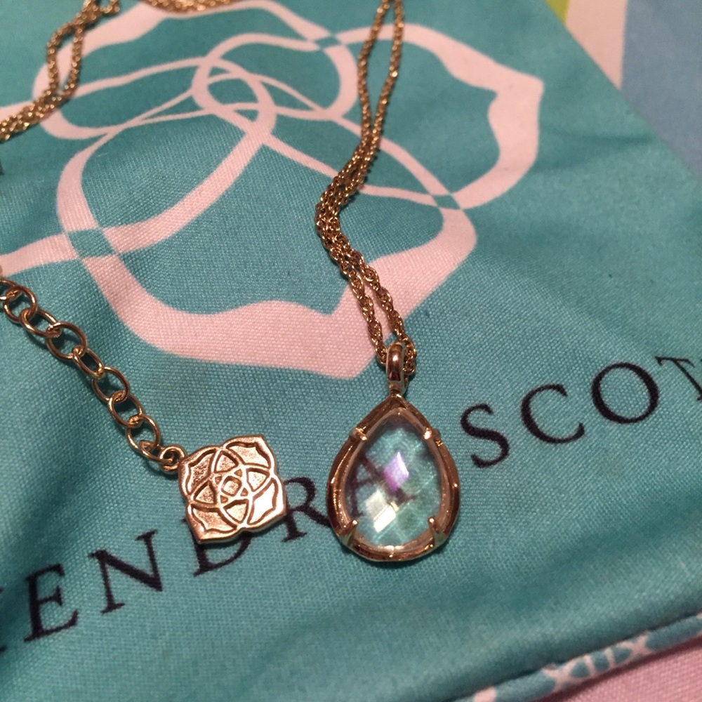 Kiri Kendra Scott necklace